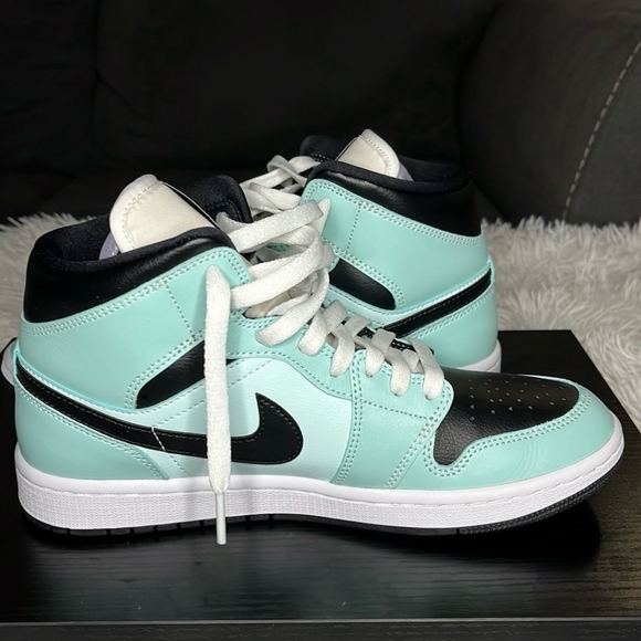 NIKE Jordan 1 Mid Aqua Blue Tint - Size 8.5W - Picture 2 of 5